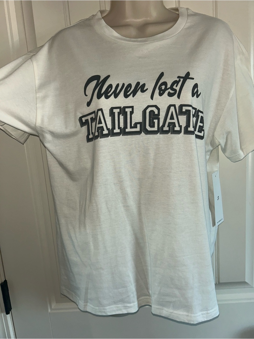 NWT The Vinyl Icons Never Lost a Tailgate White Graphic Short Sleeve Tee Sz XS